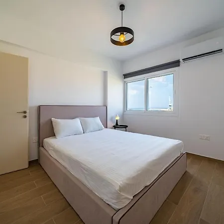 Peaceful Seaview Suite In Larnaca Center Appartement